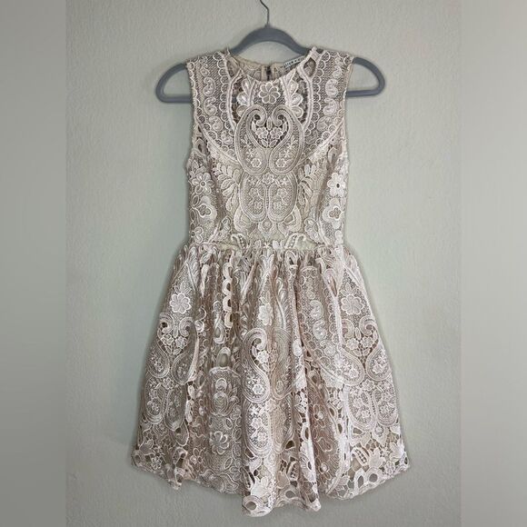 Alice + Olivia Gracia Mini Cream Dress Lace Size 0 - Picture 5 of 9